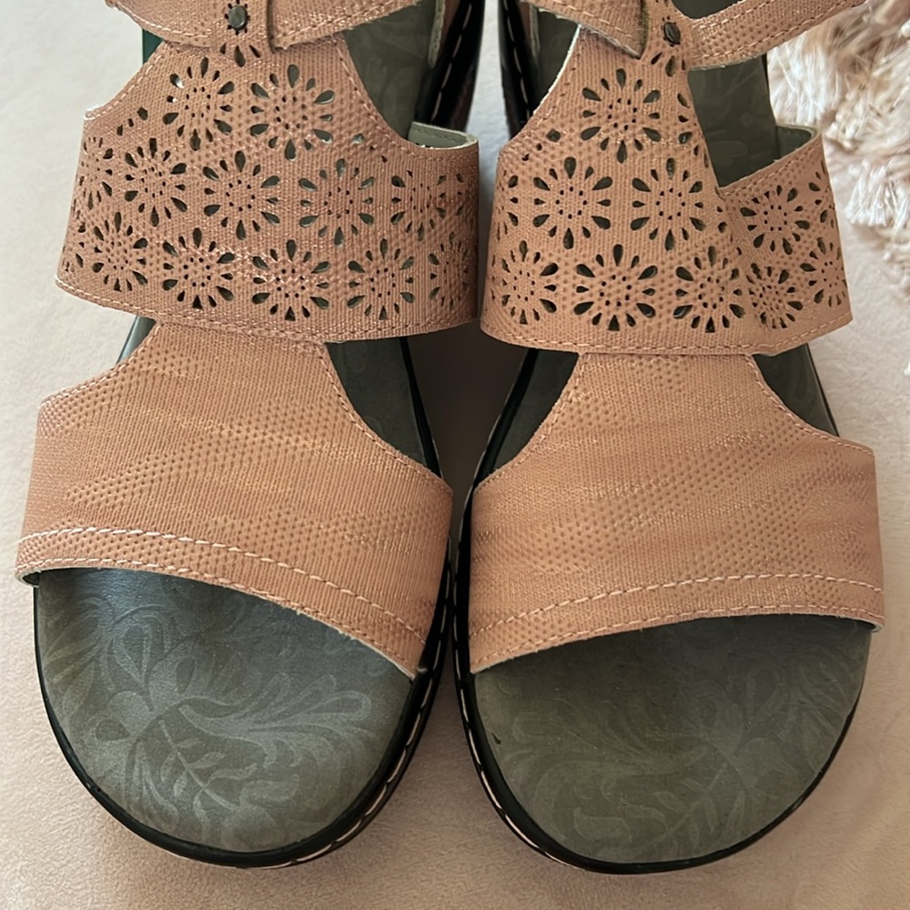 NWT JBU by Jambu pink shimmer sandals. Size 7 1/2 - Picture 5 of 6